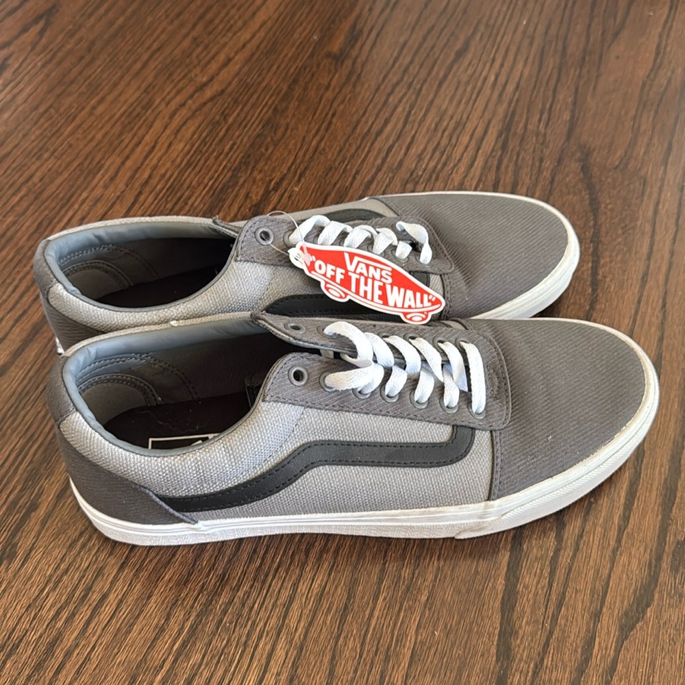 NWT Men’s Vans Sneakers (US Men 11.5)